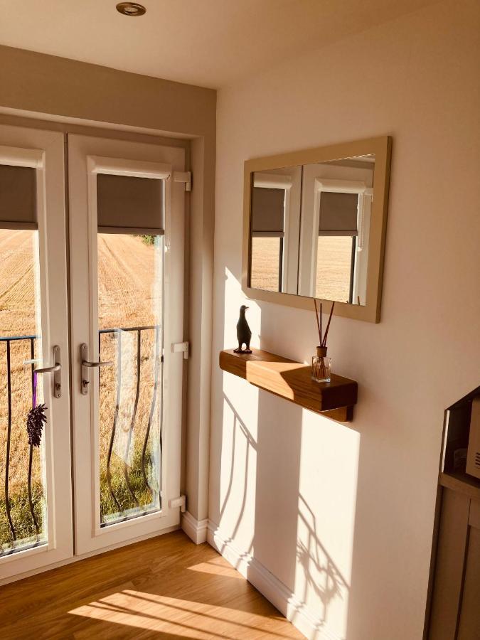 'Wardlaw View' Luxury Studio Apartment With Stunning View Kirkhill エクステリア 写真