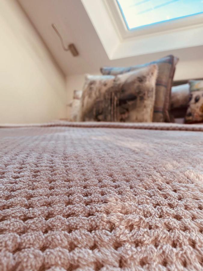 'Wardlaw View' Luxury Studio Apartment With Stunning View Kirkhill エクステリア 写真