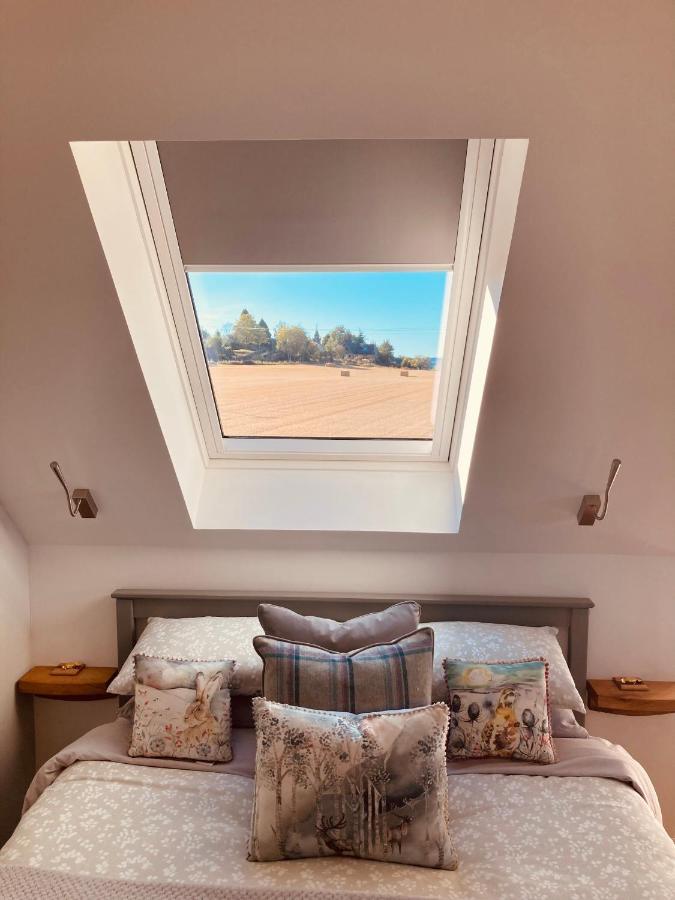'Wardlaw View' Luxury Studio Apartment With Stunning View Kirkhill エクステリア 写真